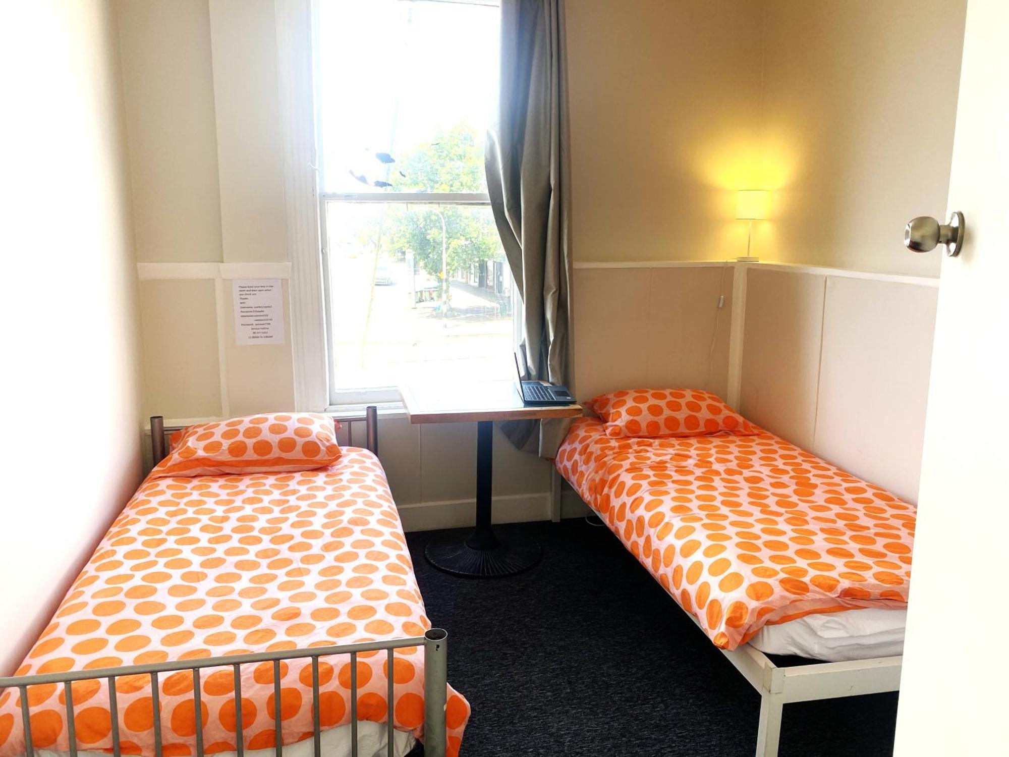 215 Edinburgh Castle Hostel Auckland Exterior photo